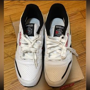 Youth Junior Reebok CL Leather Ripple MU Sz 6 White Black Red EG5245